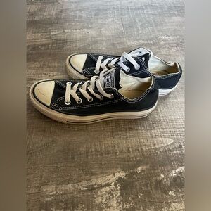 Converse Chuck Taylor All Star low top shoe
Size-W:6 M:4